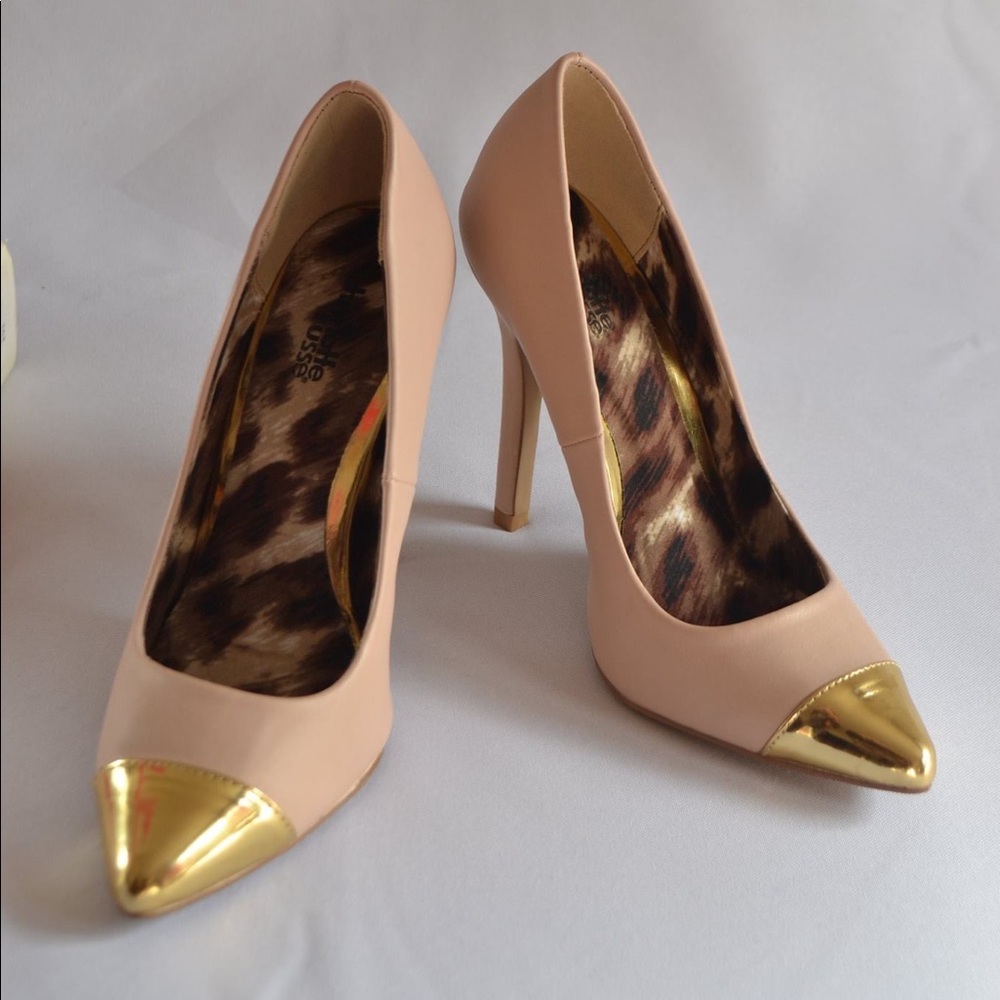 Beige heels, never used US 7